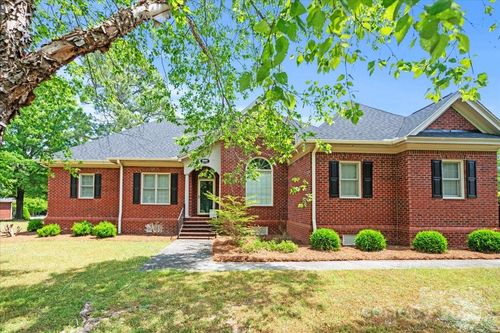 600 Robinhood Dr, Cheraw, SC, 29520-2142 | Card Image