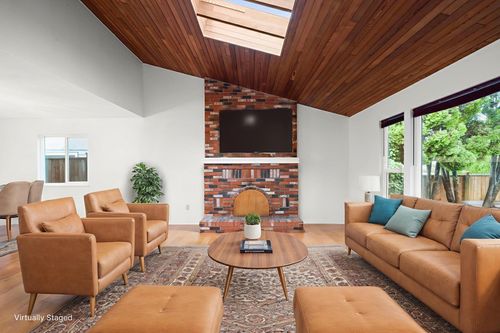 1140 Lansdowne Dr, Coquitlam, BC, V3B5R3 | Card Image