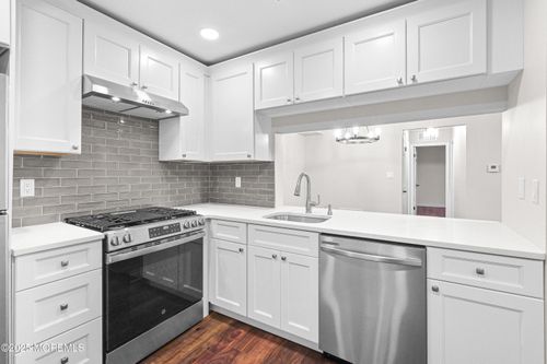 1-1301 Commons At Kingswood Dr, East Brunswick, NJ, 08816-5220 | Card Image