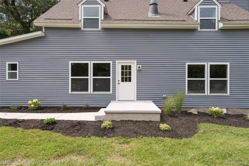 3480 E Coon Lake Rd, Howell, MI, 48843-9420 | Card Image