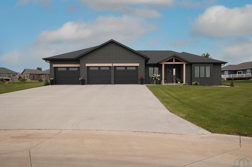 612 18th Street Se, Sioux Center, IA, 51250 | Card Image