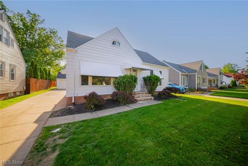420 E 271st St, Euclid, OH, 44132-1712 | Card Image