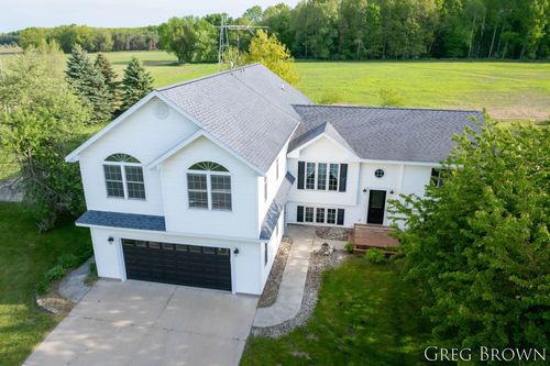 9318 Jefferson Rd, Lakeview, MI, 48850-9616 | Card Image