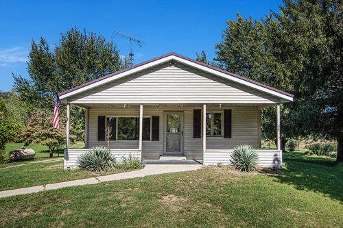 52466 28th Ave, Bangor, MI, 49013-9707 | Card Image