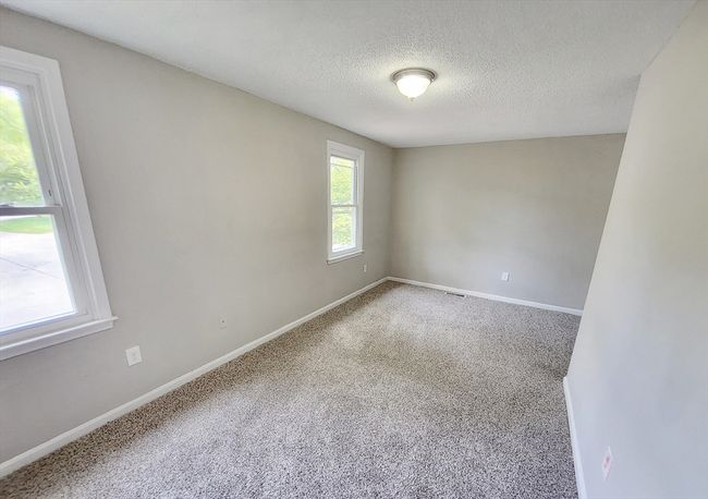 31 Harvard Ct, House other with 3 bedrooms, 2 bathrooms and 2 parking in Dracut MA | Image 10
