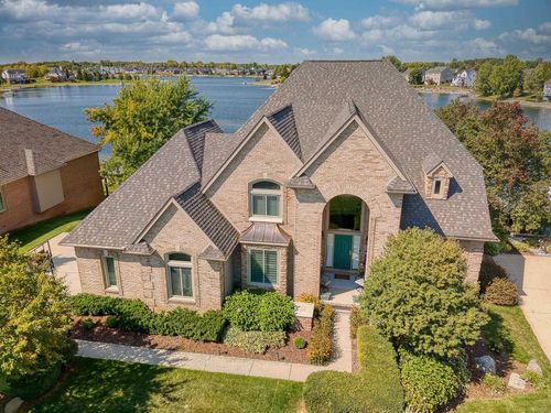 587 Eastlake Trl, Oxford, MI, 48371-3554 | Card Image