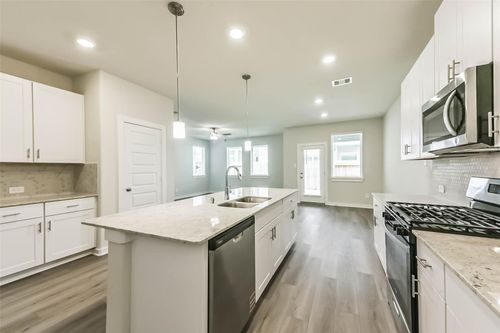 583 Avisa Dr, Kemah, TX, 77565-2197 | Card Image
