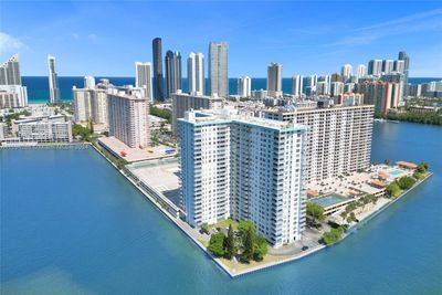 1701 - 301 174th St, Condo with 2 bedrooms, 2 bathrooms and null parking in Sunny Isles Beach FL | Image 2