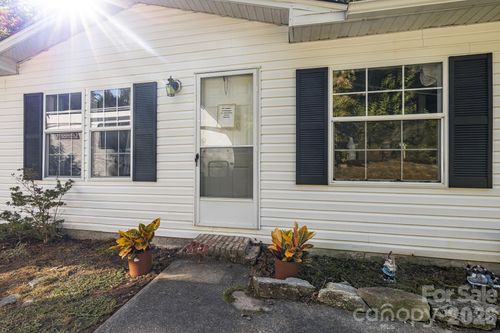96 Fallswood Ct, Hendersonville, NC, 28739-8412 | Card Image