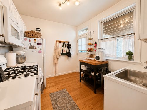 2-6201 N Oakley Ave, Chicago, IL, 60659-5900 | Card Image