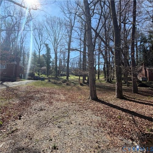 8031 Lake Shore Dr, North Chesterfield, VA, 23235-5147 | Card Image