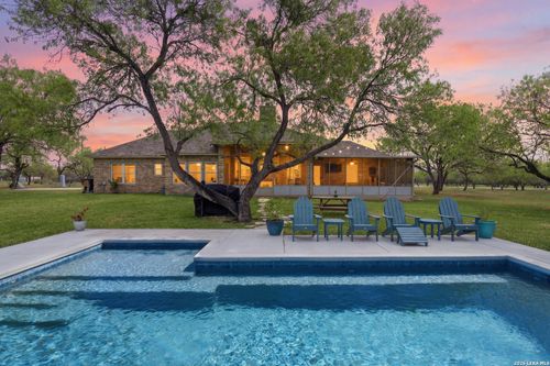 105 Old Campbell Rd, Seguin, TX, 78155-8432 | Card Image