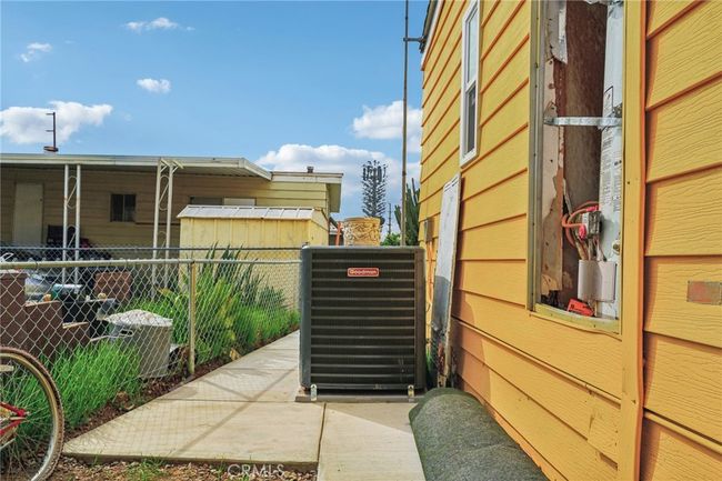 SPC-37 - 2930 W Rialto Ave, Home with 3 bedrooms, 2 bathrooms and null parking in Rialto CA | Image 4