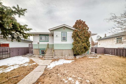2517 36 St Se, Calgary, AB, T2B0Y2 | Card Image