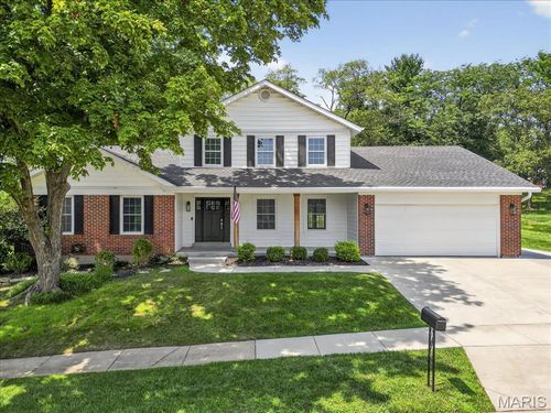323 Branchport Dr, Chesterfield, MO, 63017-2901 | Card Image