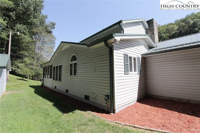 581 N Fork New River Rd, House other with 4 bedrooms, 3 bathrooms and null parking in Lansing NC | Image 7