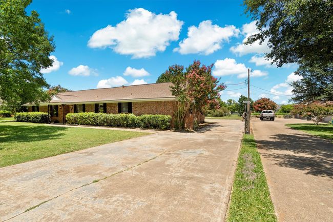 showing extra parking space and view headed to back garage | Image 31