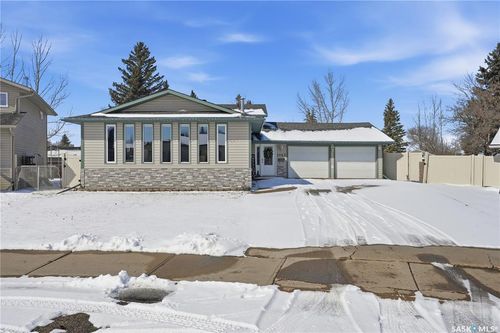 1643 General Cres, Moose Jaw, SK, S6H6M2 | Card Image