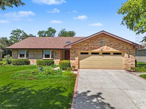 254 Wood Glen Ln, Oak Brook, IL, 60523-1535 | Card Image
