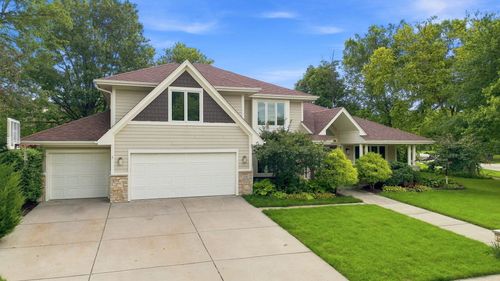 2752 Wendy Dr, Naperville, IL, 60565-5320 | Card Image