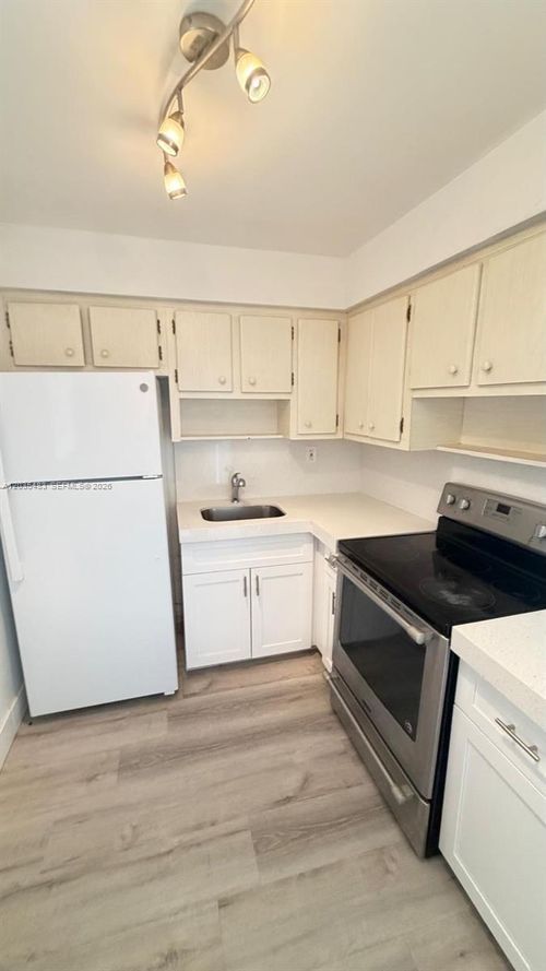 9-20200 Ne 27th Ct, Aventura, FL, 33180-2096 | Card Image