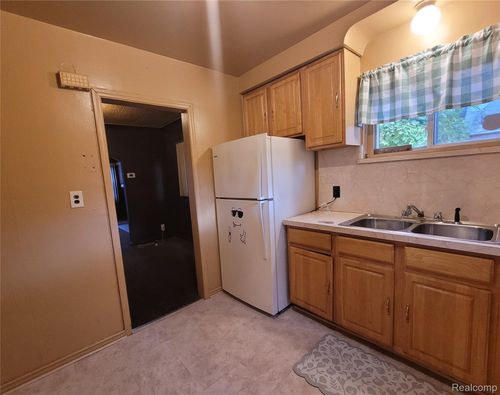 15840 Tracey St, Detroit, MI, 48227-3348 | Card Image