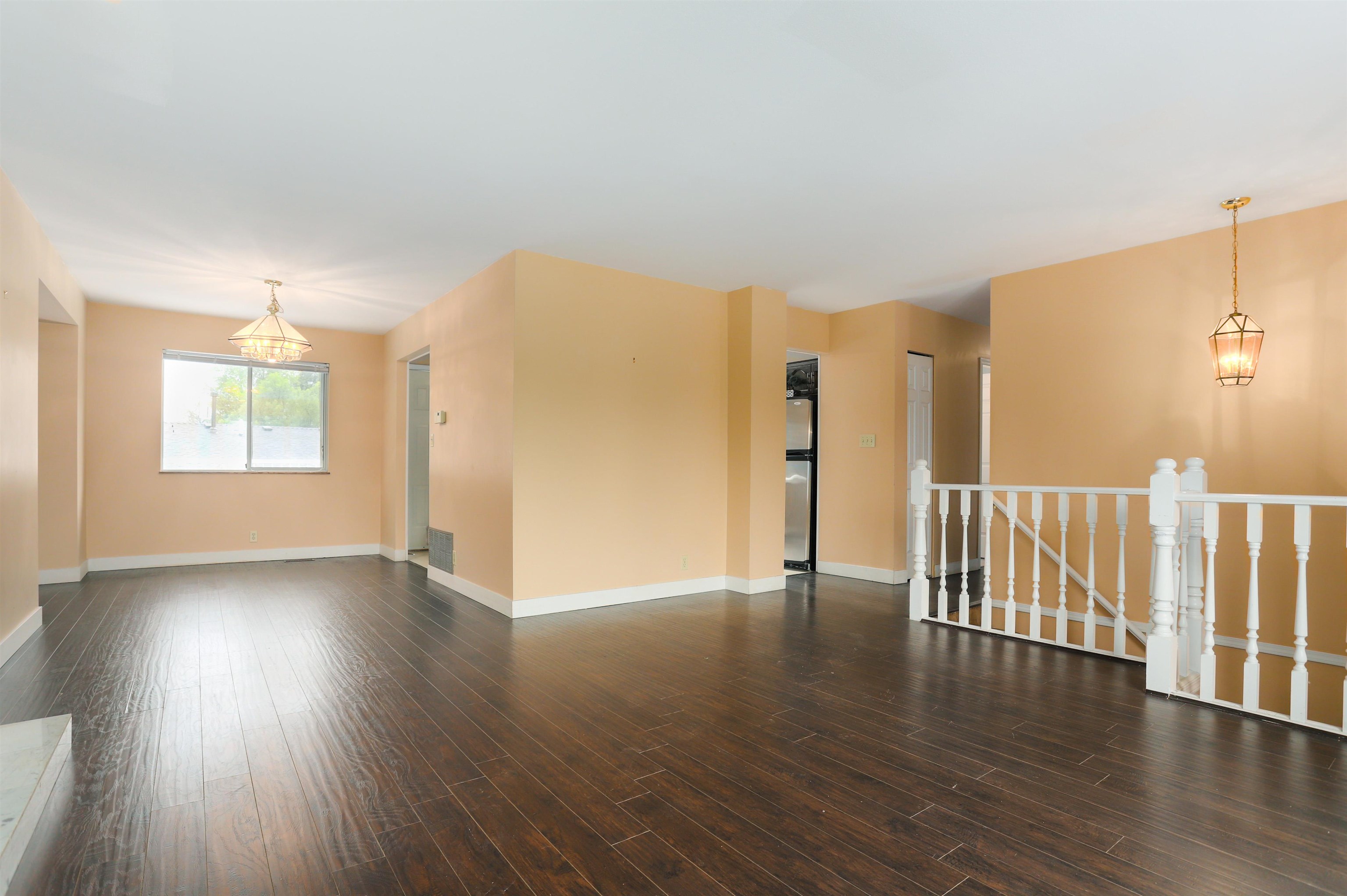 9496 - 209b Crescent, House other with 3 bedrooms, 1 bathrooms and 5 parking in Langley BC | Image 6