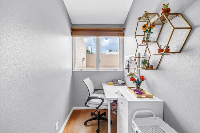 APT-1 - 200 Cocoanut Ave, Condo with 2 bedrooms, 3 bathrooms and null parking in SARASOTA FL | Image 31