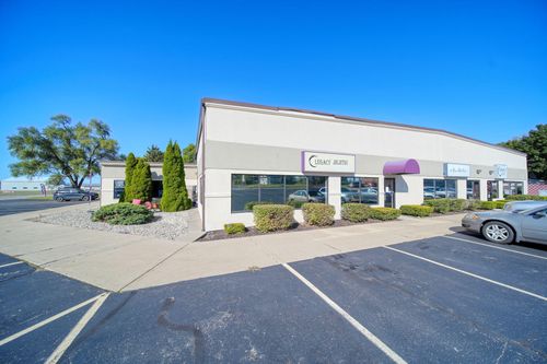 3212 Wildwood Ave, Jackson, MI, 49202-1807 | Card Image