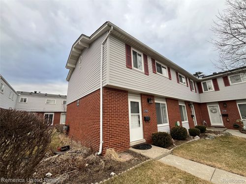 27766 Eastwick Sq, Roseville, MI, 48066-4809 | Card Image