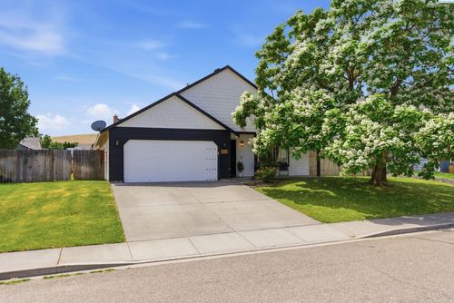 1705 W 33rd Ave, Kennewick, WA, 99337-3841 | Card Image