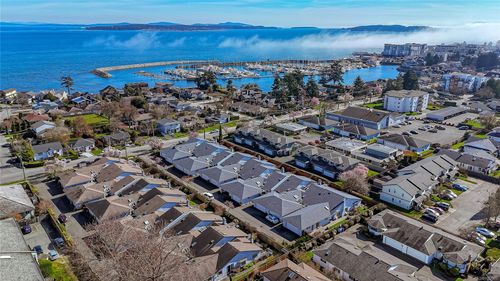 5-10084 Third St, Sidney, BC, V8L3B3 | Card Image