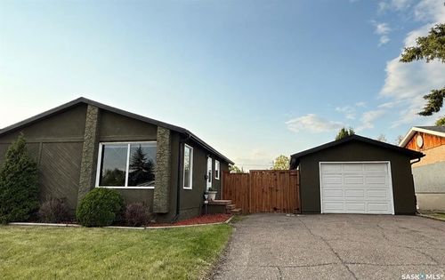 10216 Borden Crescent, North Battleford, SK, S9A3A1 | Card Image