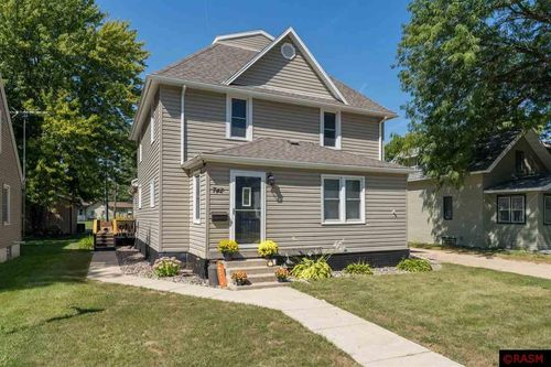 742 2nd Ave Sw, Wells, MN, 56097-1804 | Card Image