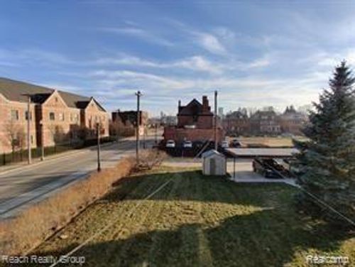 324 Eliot St, Detroit, MI, 48201-2429 | Card Image
