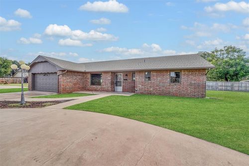 108 Mockingbird Ln, Elk City, OK, 73644-4918 | Card Image