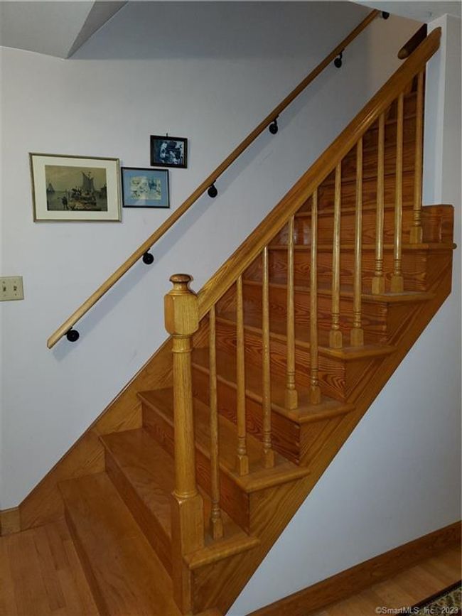 Foyer and stairs | Image 25