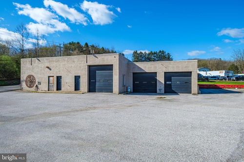 5630 York Rd, SPRING GROVE, PA, 17362-8075 | Card Image