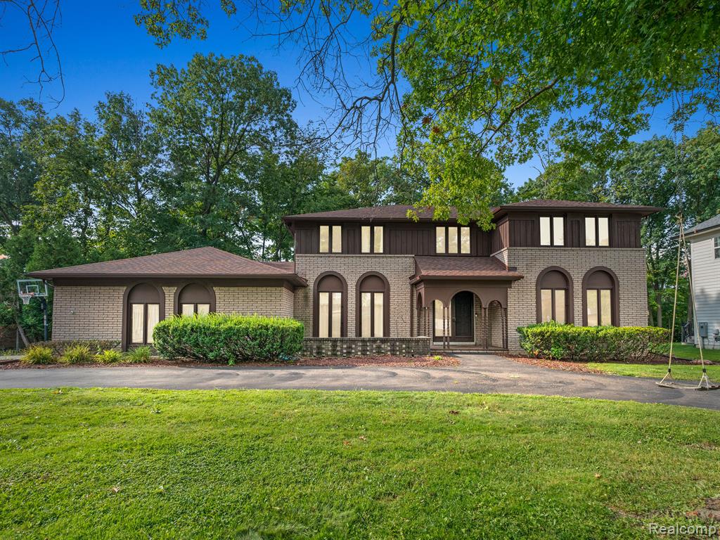 Coventry Woods Ln, Southfield, MI 48034 #1