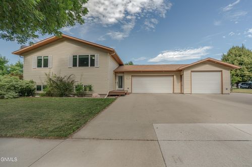 2414 Springfield St, Bismarck, ND, 58503-0948 | Card Image