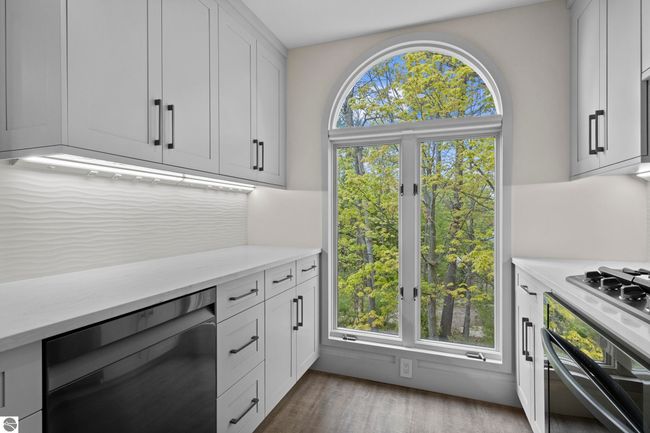3 - 9200 N Bayshore Dr, House other with 1 bedrooms, 2 bathrooms and null parking in Elk Rapids MI | Image 13