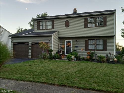 13578 Foxcroft Dr, Garfield Heights, OH, 44125-4902 | Card Image