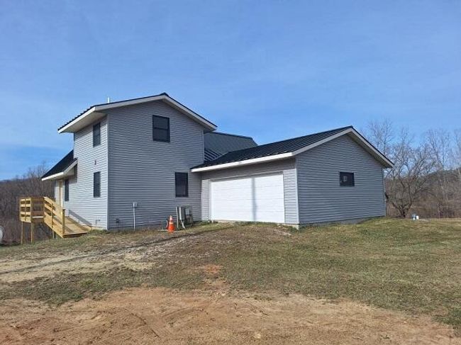 S4985 S Creek Rd, House other with 3 bedrooms, 2 bathrooms and null parking in Genoa WI | Image 5