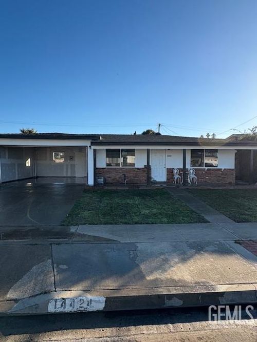 4424 3rd St, Guadalupe, CA, 93434-1630 | Card Image