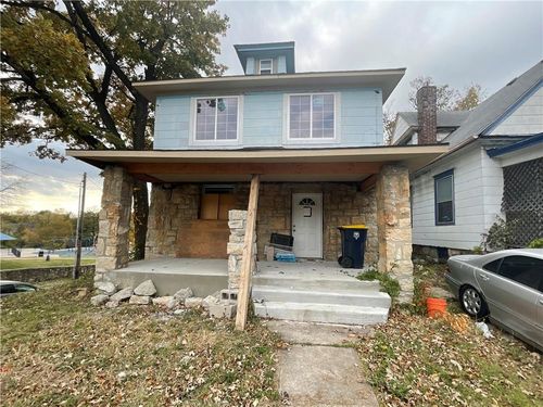 2746 Brooklyn Ave, Kansas City, MO, 64109-1320 | Card Image