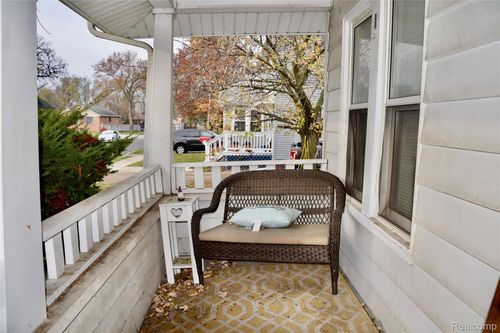 722 Kings Hwy, Wyandotte, MI, 48192-2438 | Card Image