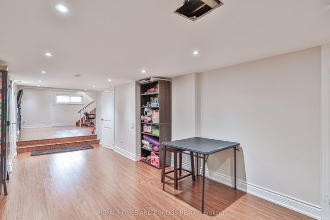 1075 Glengrove Ave, House other with 4 bedrooms, 3 bathrooms and 4 parking in North York ON | Image 33