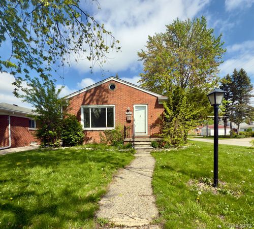 7402 Colonial St, Dearborn Heights, MI, 48127-1744 | Card Image