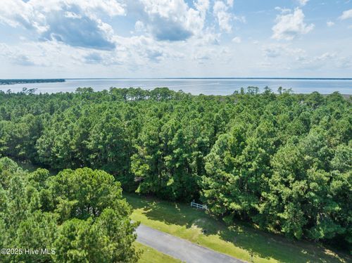 127 Garbacon Dr, Beaufort, NC, 28516-6714 | Card Image