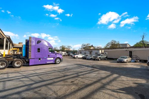 10 Park Ave, East Orange, NJ, 07017-5243 | Card Image